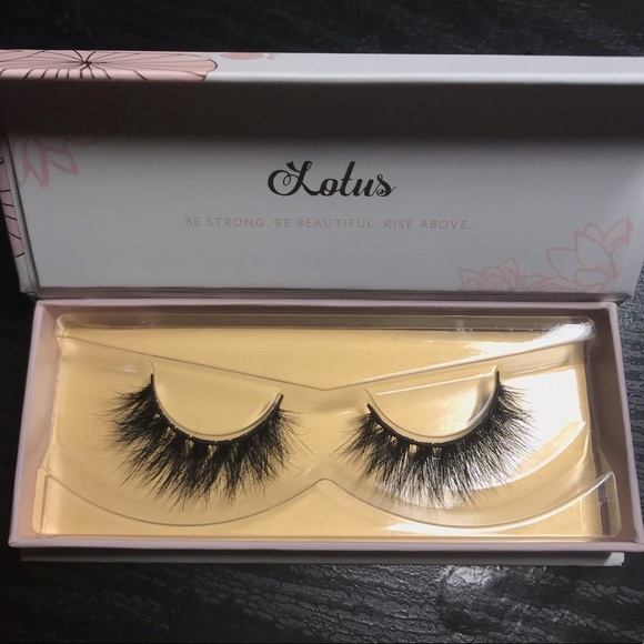 Lotus Lashes - Picture 3 of 4